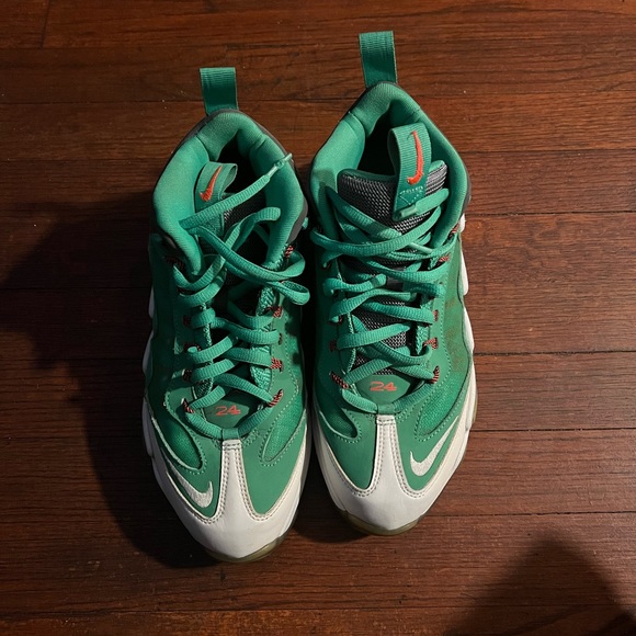 Heineken Nike Nike Barrage Junior White Heineken Jordan Barrage